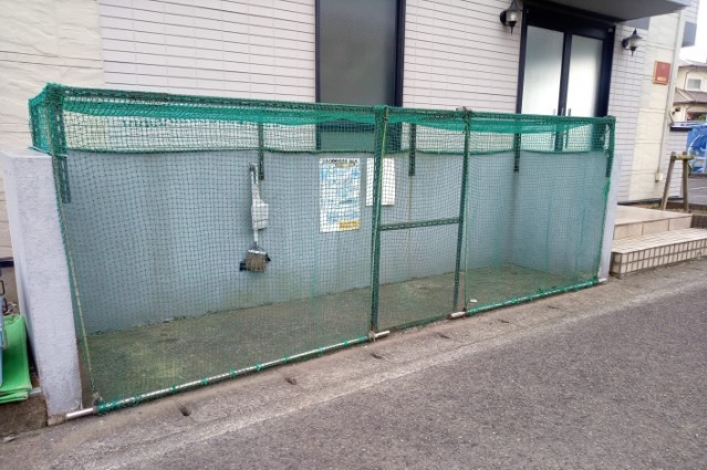 エントランス　ゴミ捨て場