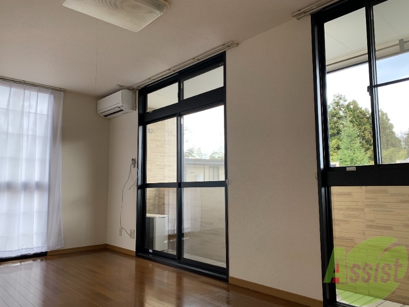 居室・リビング　フローリングなので、お掃除がしやすそうですね。