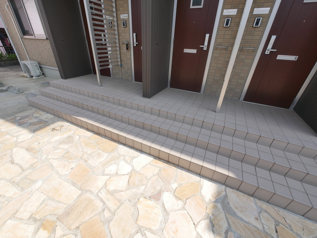 ロビー　★石畳調のおしゃれなエントランスです★