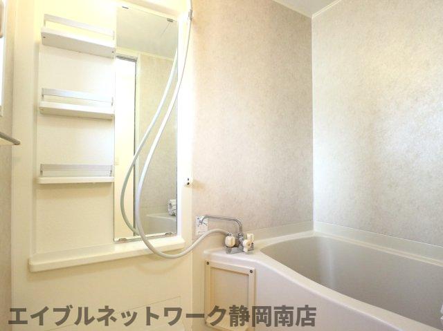 ＪＲ東海道本線 静岡駅 バス乗車時間：10分 最寄りバス停で下車 徒歩3分 2階建 築29年の風呂写真
