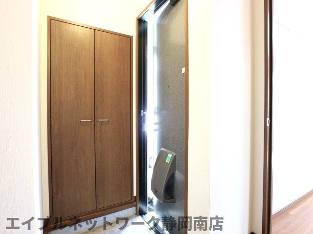 ＪＲ東海道本線 静岡駅 バス乗車時間：10分 最寄りバス停で下車 徒歩3分 2階建 築29年の玄関写真