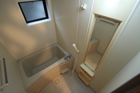 バス・シャワールーム　※別部屋の写真です