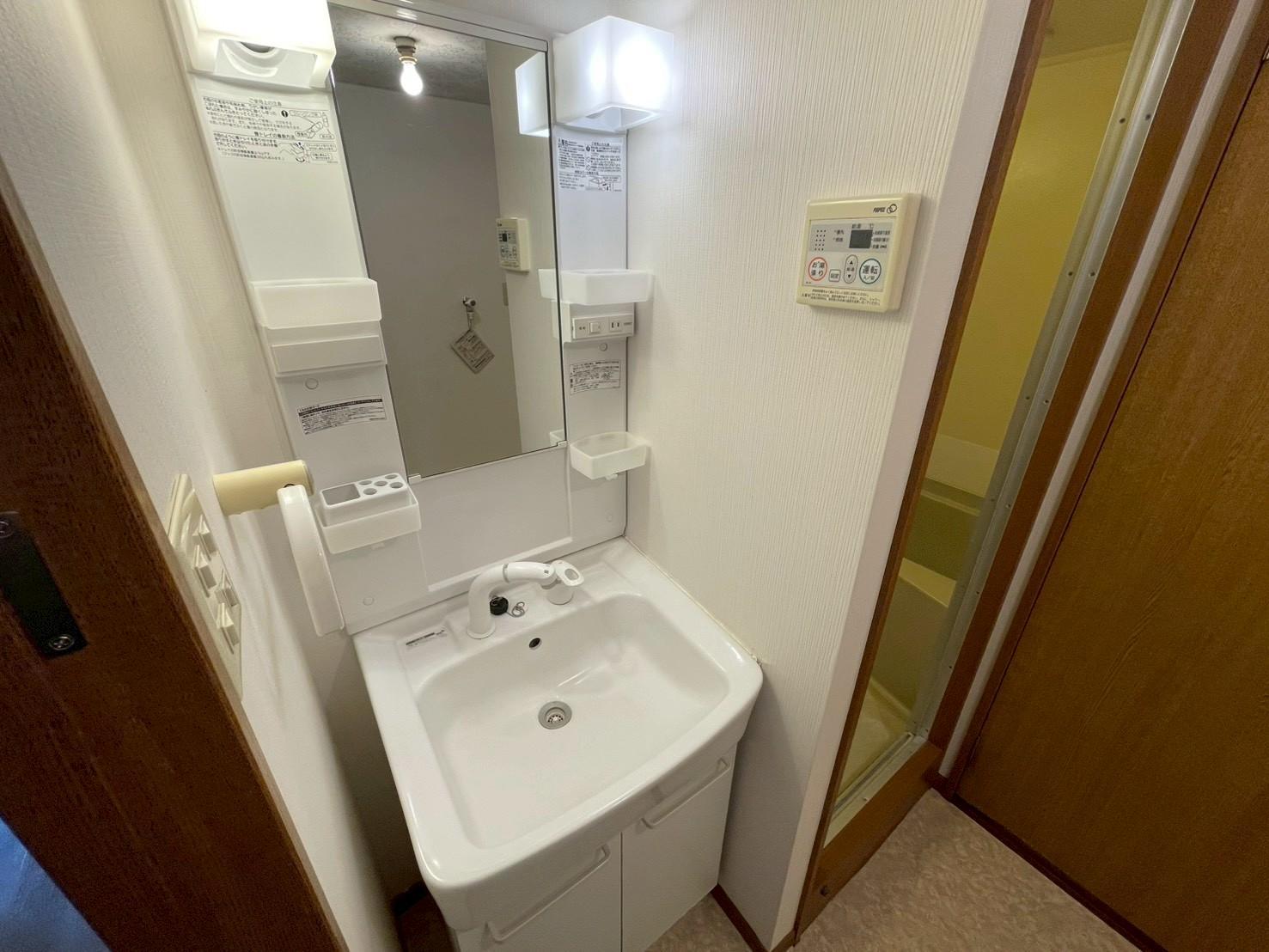 洗面設備　参考画像 反転タイプ