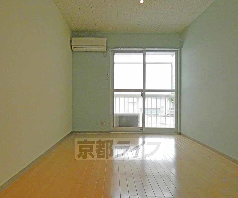 居室・リビング　きれいなお部屋です