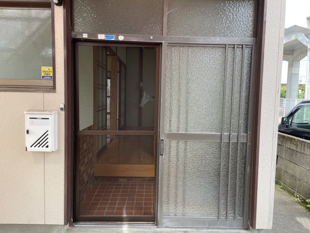 ＪＲ筑肥線 唐津駅 徒歩12分 1階建 築45年の玄関写真