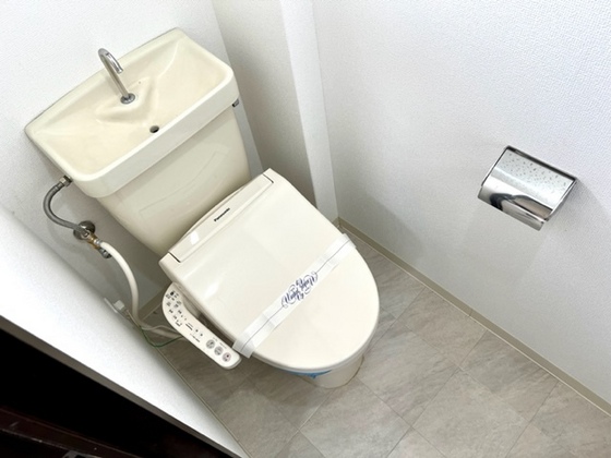 トイレ　別号室写真です