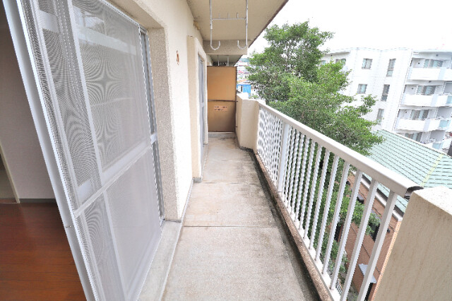 バルコニー　広々バルコニー