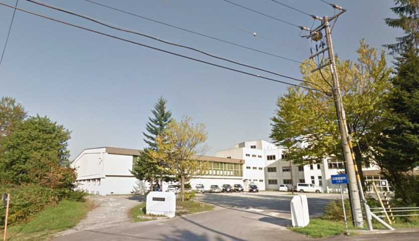 小学校　桂岡小学校（小学校）まで858m