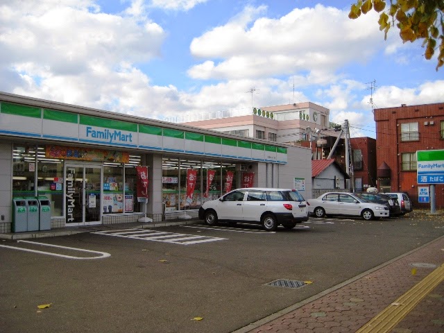 コンビニ　ファミリーマート札幌旭町7丁目店（コンビニ）まで539m
