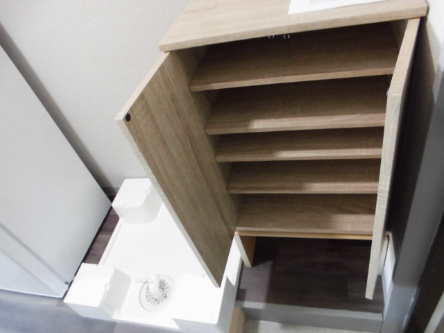 玄関　下駄箱があります。