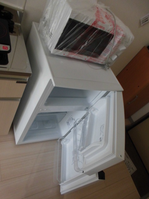 その他設備　エアコン・2ドア冷蔵庫・照明・室内物干し付きです。