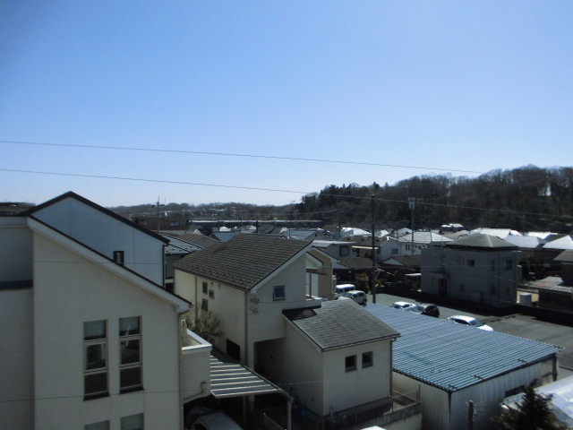 眺望　東向きのバルコニーです。1階でも明るい室内です。