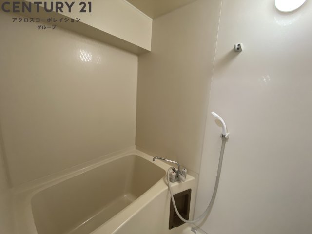 バス・シャワールーム　シンプルな浴室