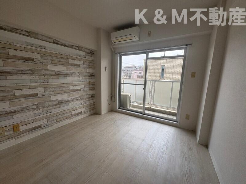 居室・リビング　こちらの居間で趣味の時間をお楽しみください