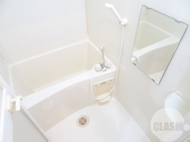 バス・シャワールーム　キレイにリフォームされています♪