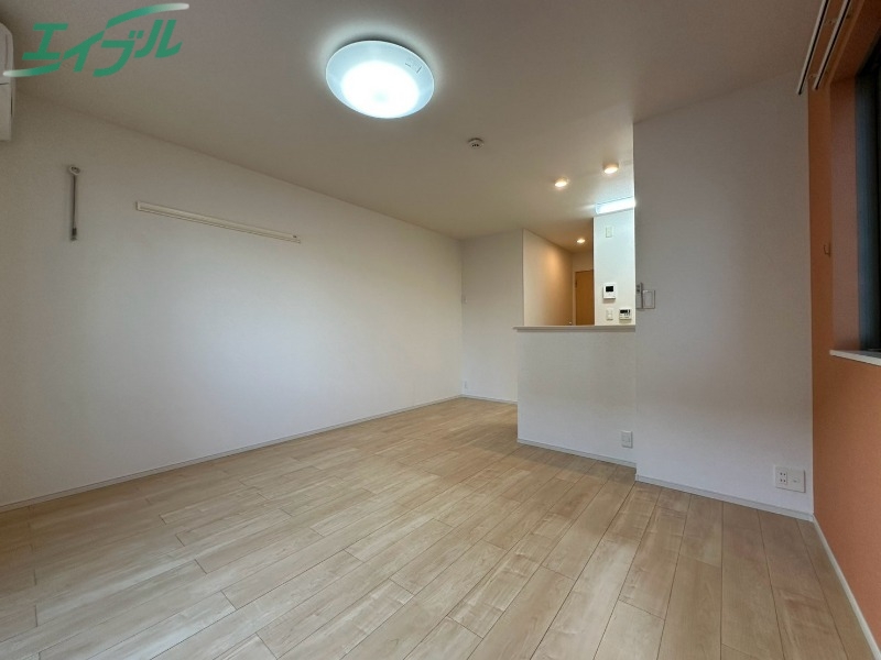 居室・リビング　反転タイプ参考写真