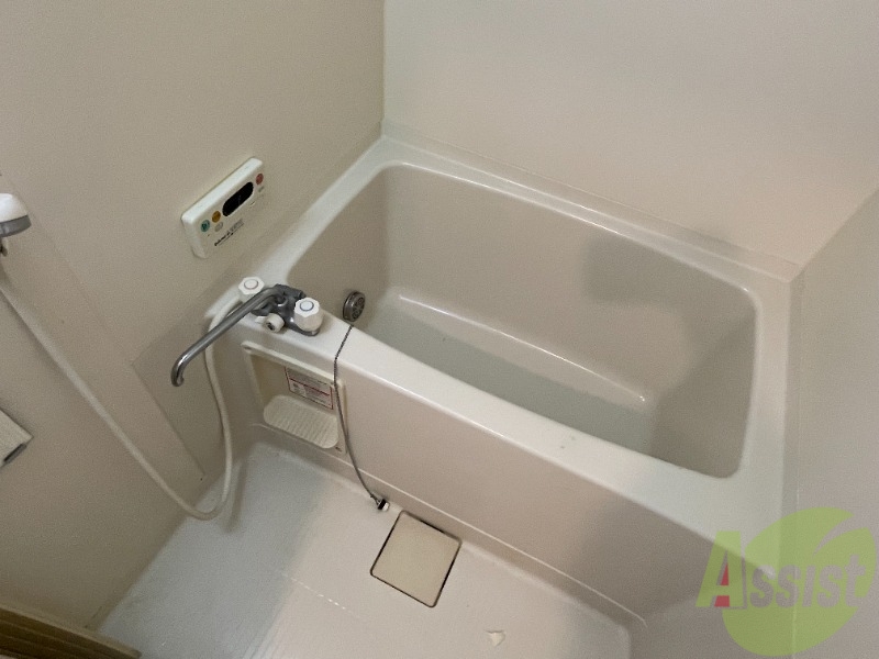 バス・シャワールーム　追い焚き機能が付いているのでいつでも温かいお風呂に入れますよ