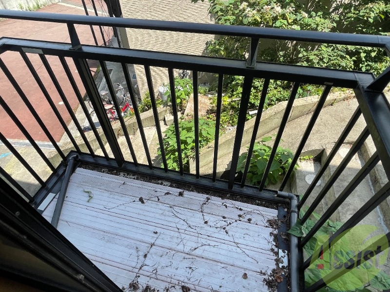 バルコニー　バルコニーがあるので洗濯物は外に干せそうですね～