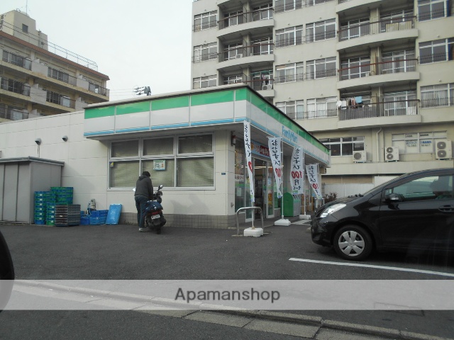 コンビニ　ファミリーマート（コンビニ）まで89m
