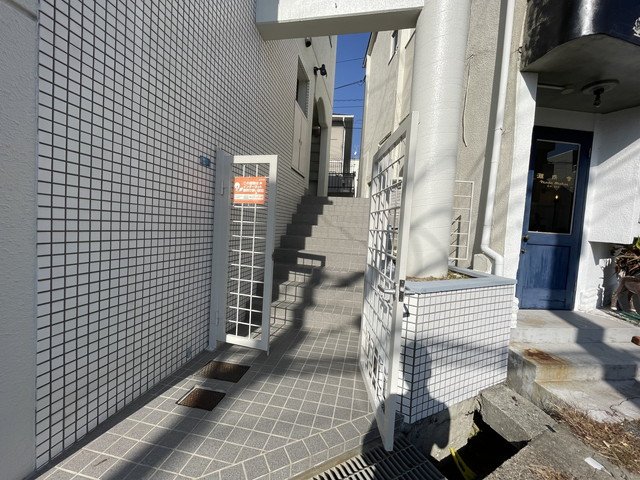 エントランス　１Ｆ部分には駐輪場があります