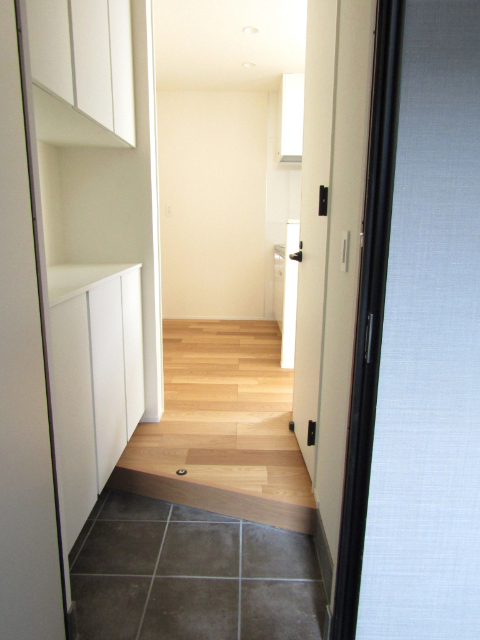 玄関　建築中イメージです