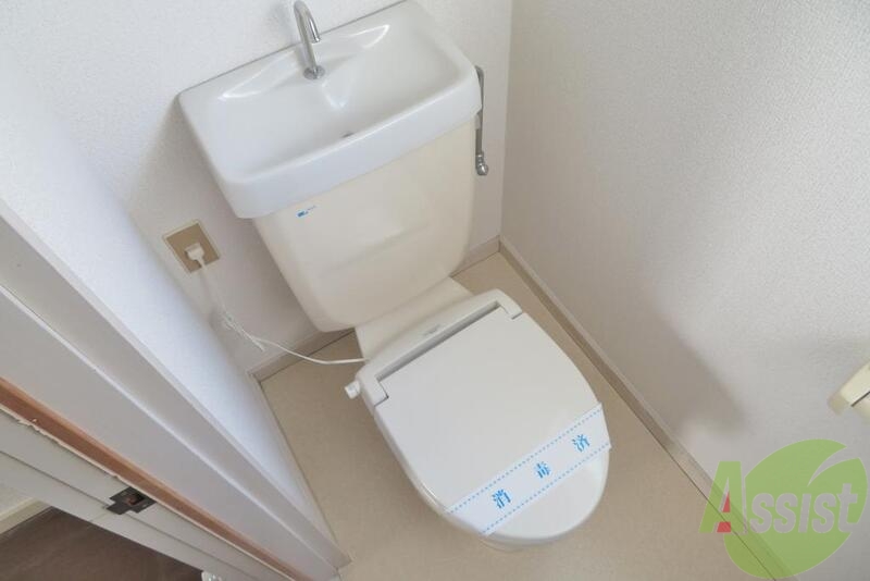 トイレ　トイレは温水ではないですが暖房便座になっているのであったかい