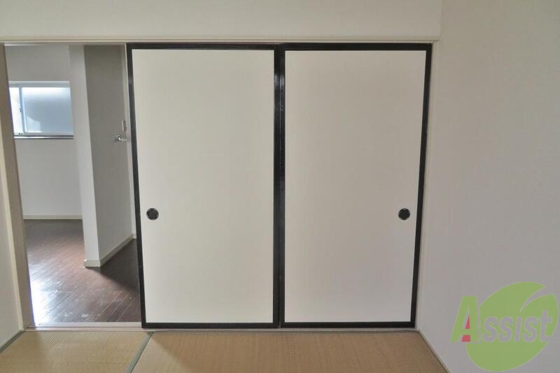 収納　和室には昔ながらの押し入れが、、意外としまえるんですねー。