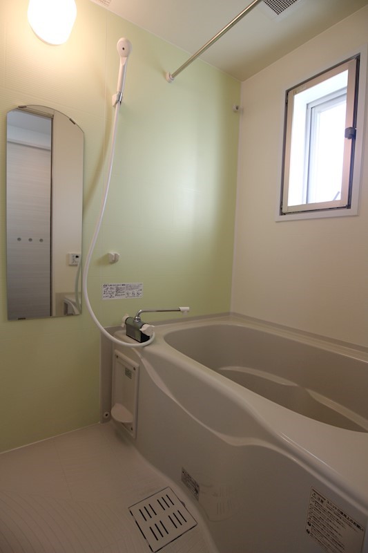 バス・シャワールーム　※別号室の写真です。清潔感に溢れるお風呂です♪