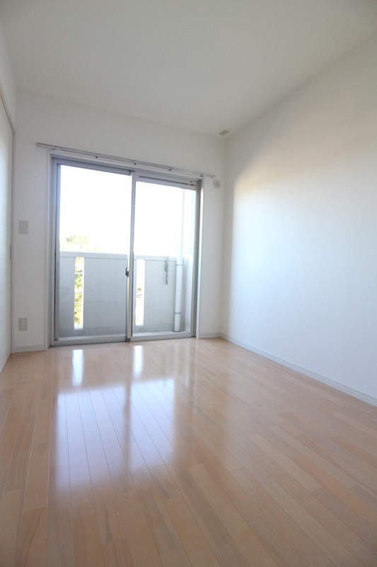 その他部屋・スペース　※別号室の写真です。日当たり良好！