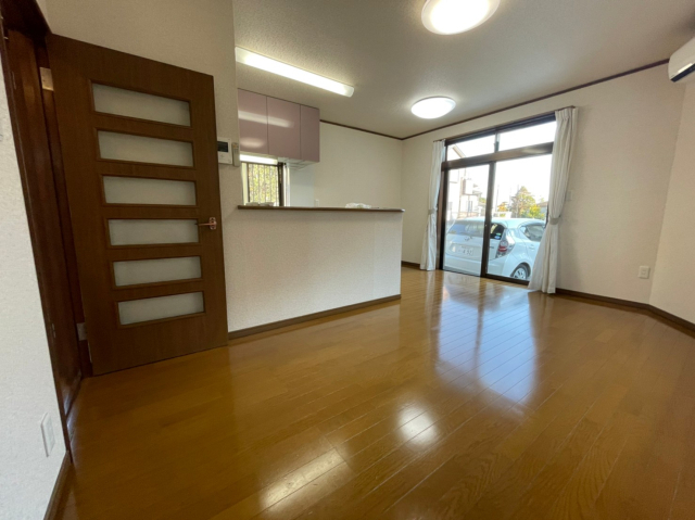 居室・リビング　１０．５帖の広いリビング