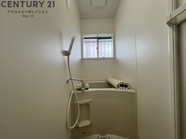 バス・シャワールーム　窓付きで換気が楽々！