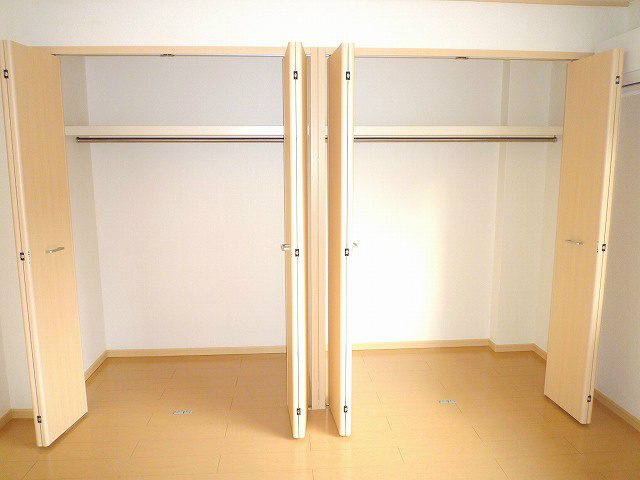 収納　写真は105号室です。