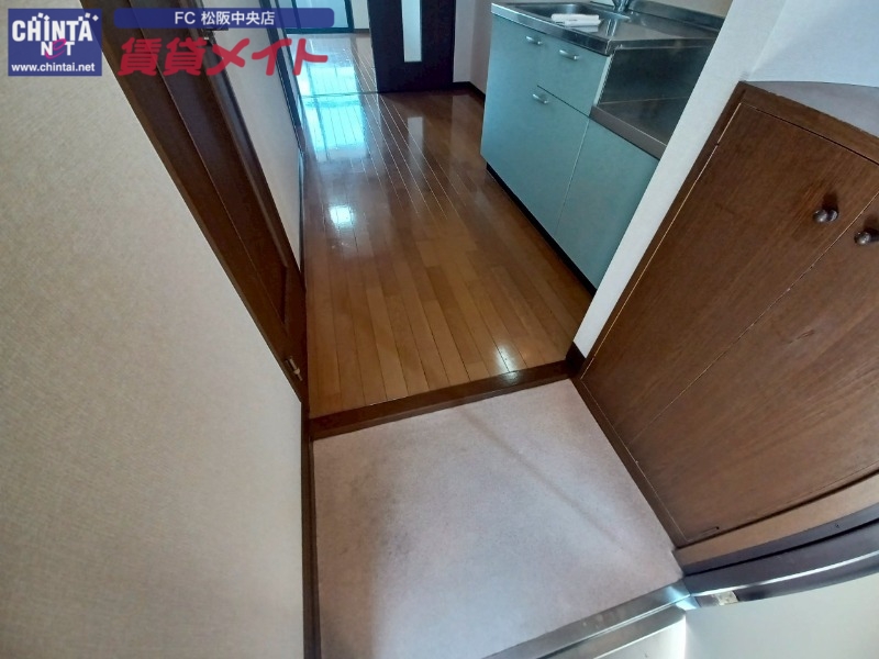 玄関　別部屋の写真です