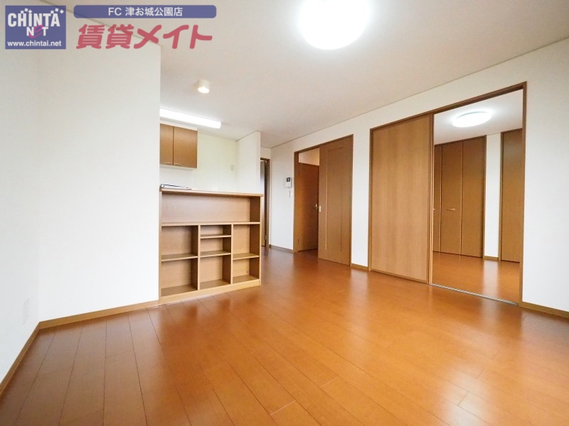 居室・リビング　別部屋同型反転タイプです。