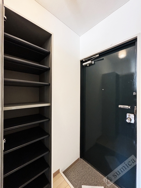 玄関　失火地収納できるシューズボックス♪♪