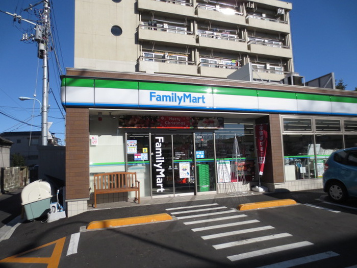 コンビニ　ファミリーマート 杉並下高井戸二丁目店（コンビニ）まで242m