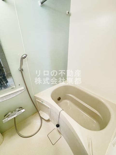 バス・シャワールーム　清潔感のある浴室で、１日の疲れを癒しリラックスできます。