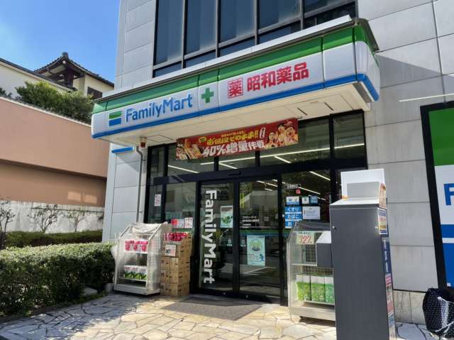 コンビニ　ファミリーマート 昭和薬品西大島駅前店（コンビニ）まで574m