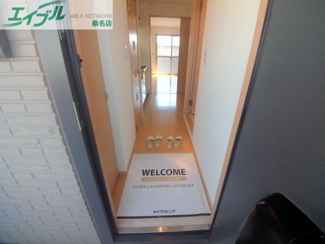 玄関　同建物別部屋写真です