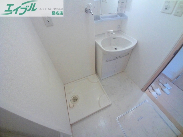 洗面設備　同建物別部屋写真です