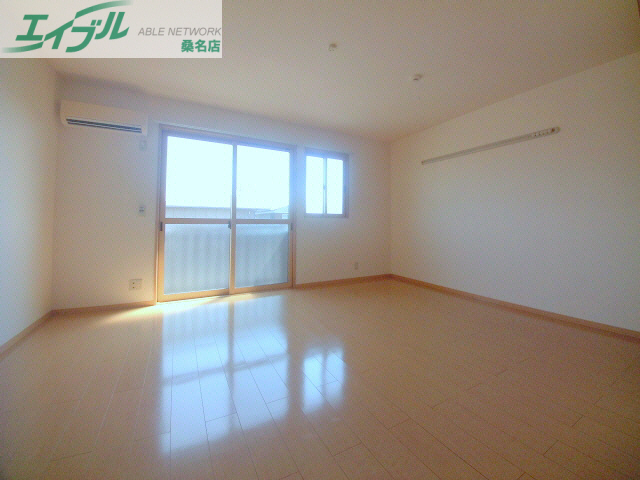 居室・リビング　同建物別部屋写真です