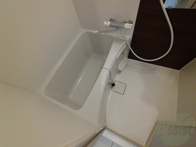 バス・シャワールーム　お風呂です。ゆっくりお風呂につかるのも体に良いですね