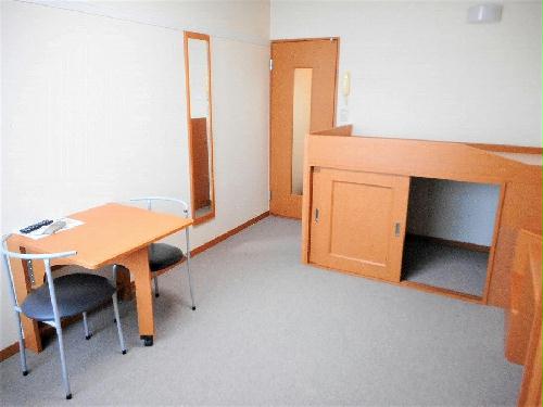 居室・リビング　カーペットのお部屋です