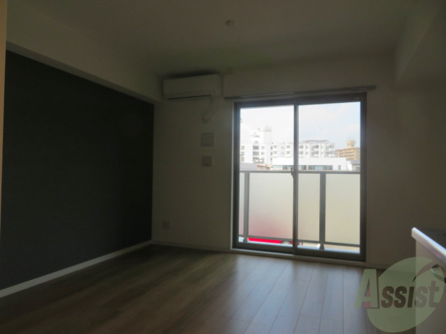 居室・リビング　ＬＤＫの１０帖のお部屋です。広めで使い勝手良さそう。