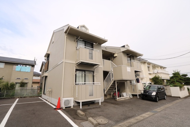 建物外観　周辺施設充実の立地♪