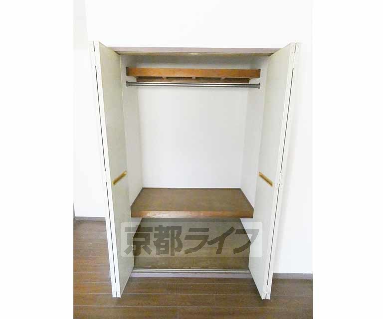 収納　沢山洋服掛けれます。