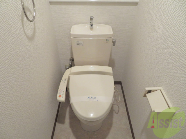 トイレ　ウォシュレット機能がついたトイレです。安心して使用できますね