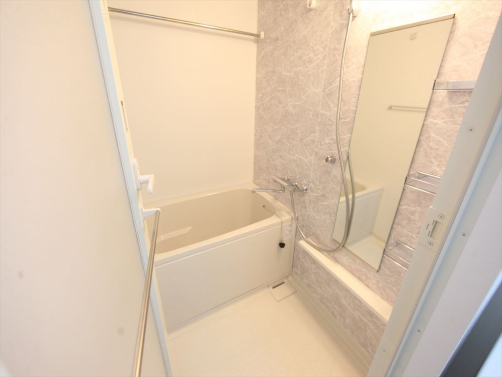 バス・シャワールーム　バスルーム　浴室暖房乾燥機付