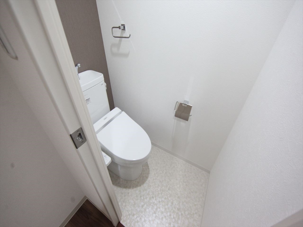 トイレ　温水洗浄便座付トイレ