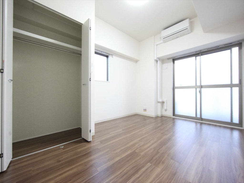 居室・リビング　洋室8帖　クローゼット付　南面バルコニー